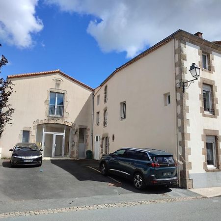 Logis Des Chouans Apartment Les Landes-Genusson Exterior foto